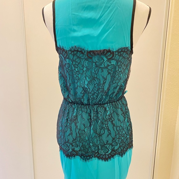 Beautiful turquoise dress with black lace - Picture 4 of 5